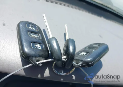 2001 Toyota Sequoia Limited V8 z USA, uszkodzony, nr VIN 5TDBT48A01S040002